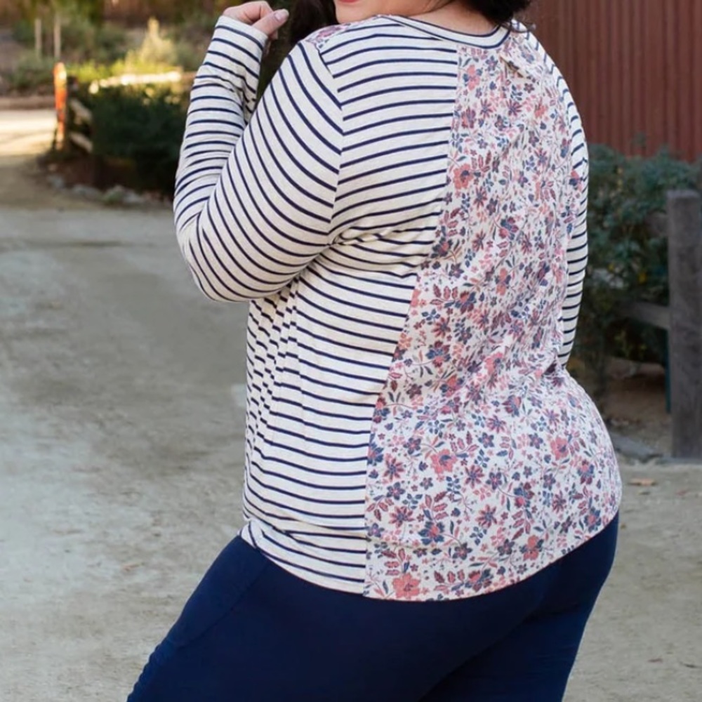 Lovely Melody Size XL Long Sleeve Top! Never worn!